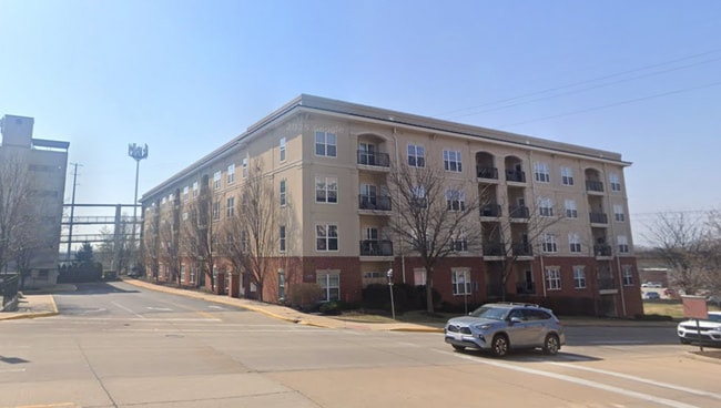 Primary Photo - Modern 2-Bed, 2-Bath Condo in Brentwood