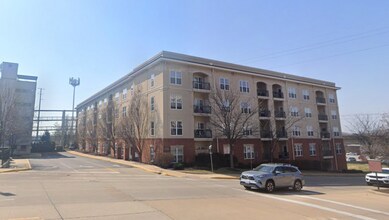 Building Photo - Modern 2-Bed, 2-Bath Condo in Brentwood
