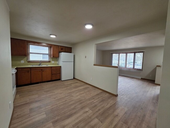 Building Photo - 1254-1256 Meadow Ln