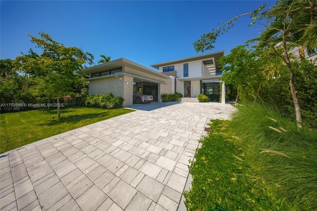 Building Photo - 315 N Shore Dr