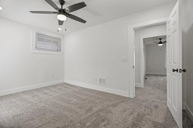 Building Photo - 852 Oakwood Ave