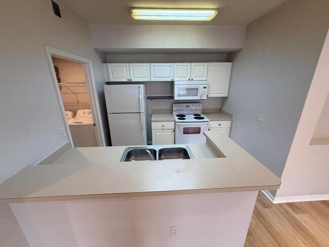 Building Photo - 5506 Metrowest Blvd