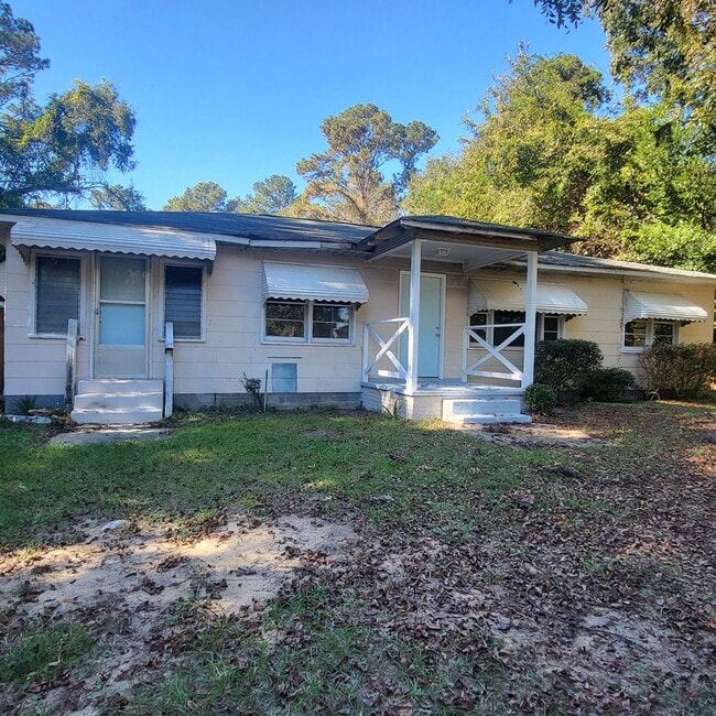 Primary Photo - 112 Circle Dr