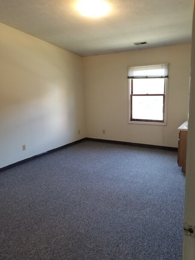 Bedroom #1 - Larger of the 2 - 1500 W University Ave
