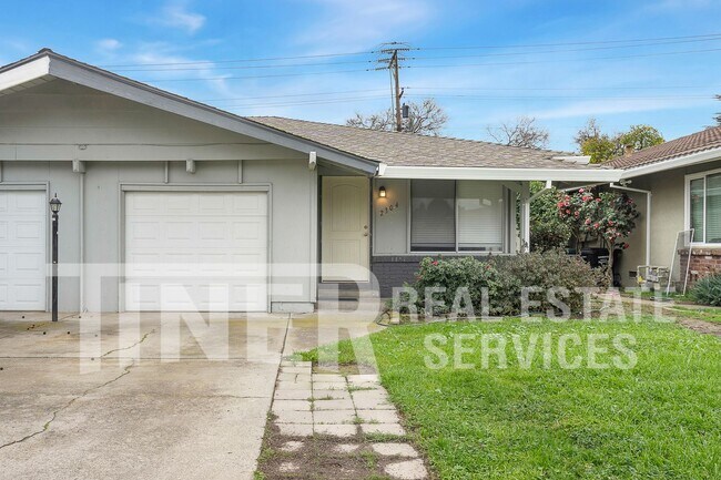 Building Photo - 2304 Villanova Cir