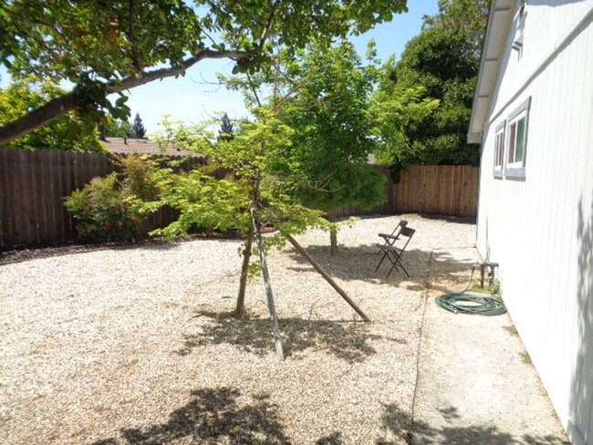 Building Photo - COMING SOON!!! 4 Bedroom 2 Bathroom house ...