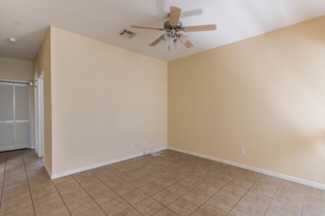 Building Photo - Spacious 3 bedroom, 2.5 Bath Condo in East El Paso!!