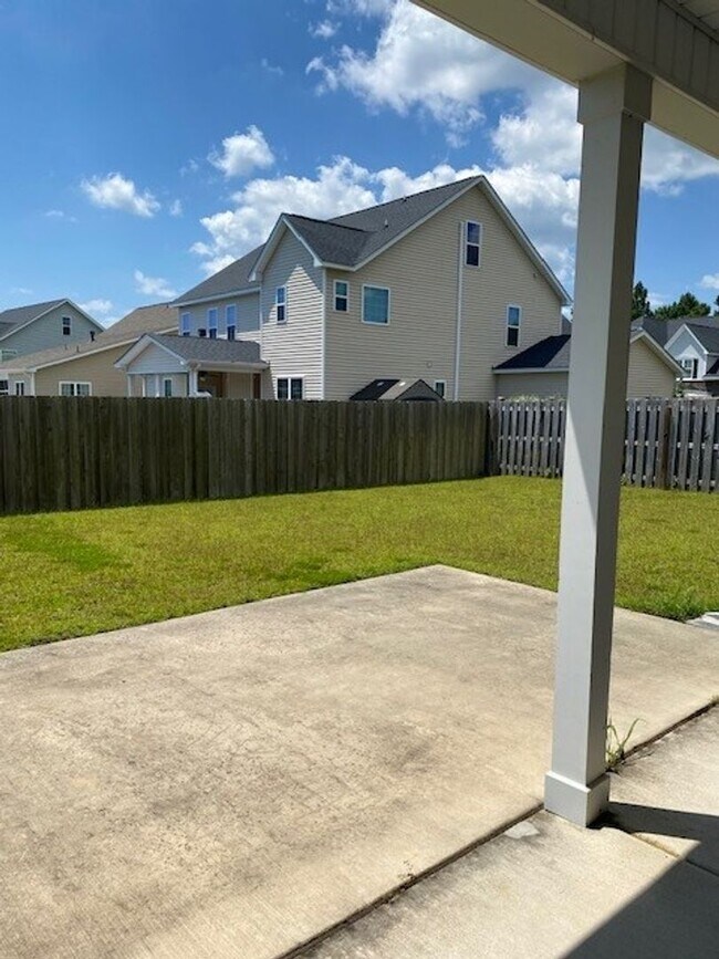Building Photo - 1541 Eastbourne Dr