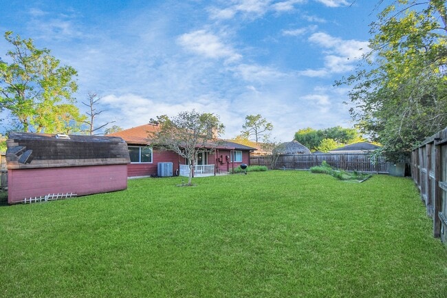 Building Photo - 403 Westwood Dr