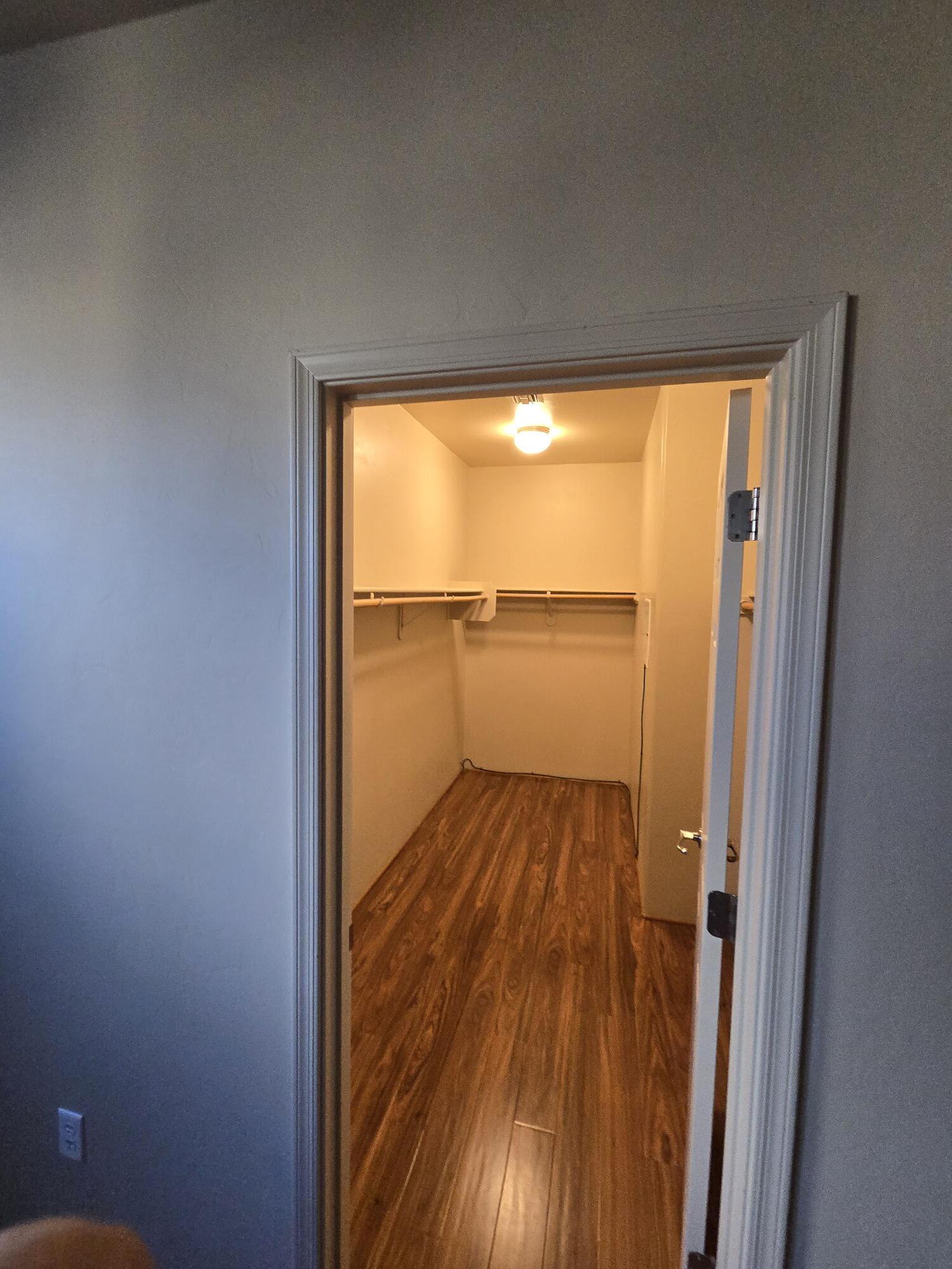 Building Photo - 402 E Croydon Park Rd