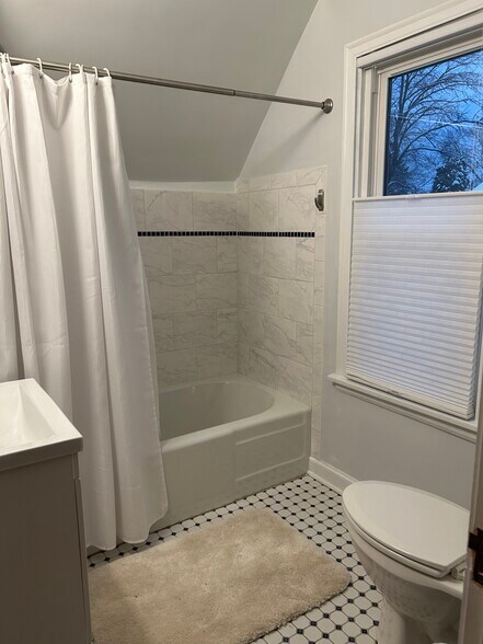 Freshly tiled bathroom with loads of natural light - 749 Hawthorne Ave E