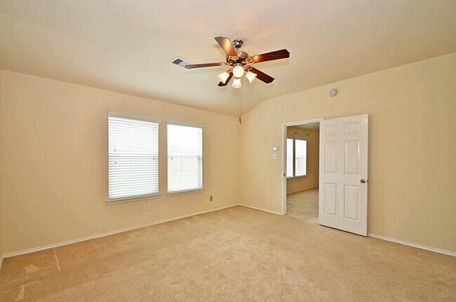 Building Photo - 5327 Stonegate Dr