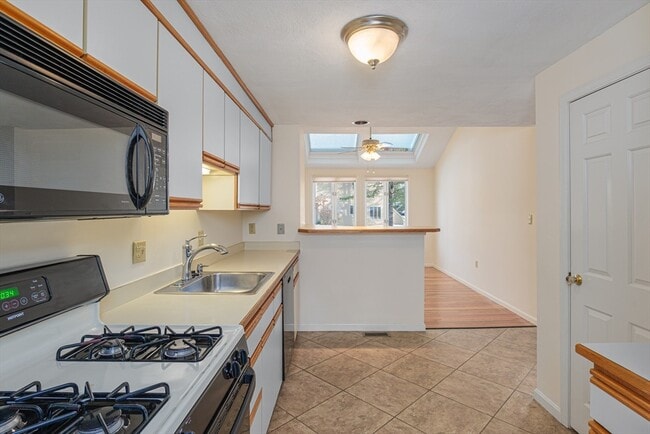 Building Photo - 13 Iris Way