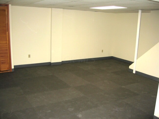 Building Photo - 1999 Shadeview Ct