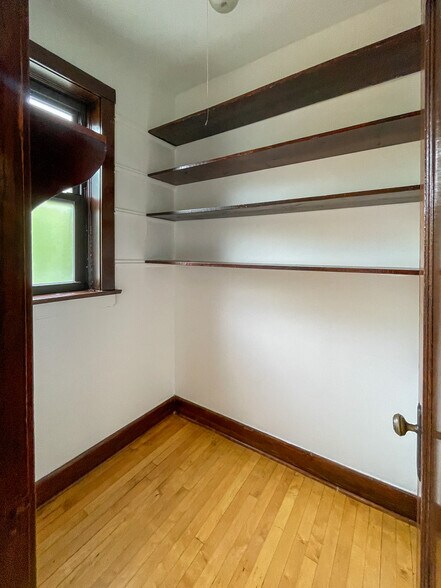 Building Photo - 3857 N Southport Ave