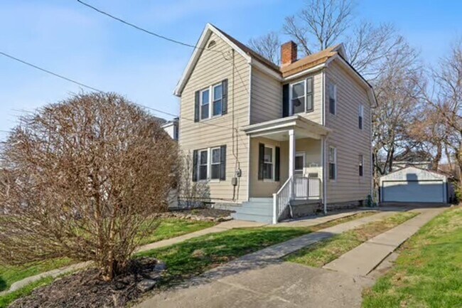 Building Photo - CHEVIOT:  Adorable 2+ bed 1.5 bath 2 story w 2 car garage