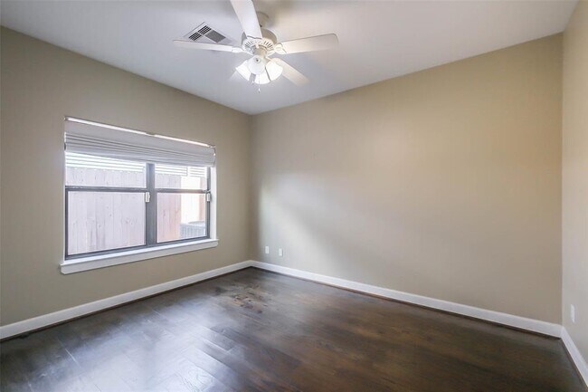 Building Photo - 706 Allston St