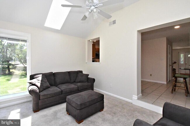 Building Photo - 2489 Hillendale Dr