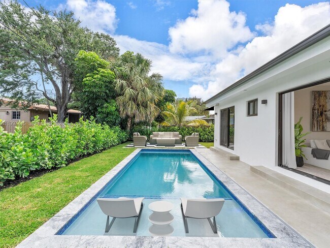 Building Photo - 1751 NE 138th St