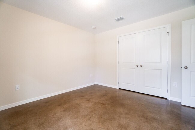 Building Photo - Beautiful 3/2 Energy Efficient 1 Story Att...