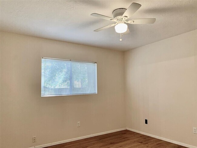 Building Photo - 22 N Wavy Oak Cir