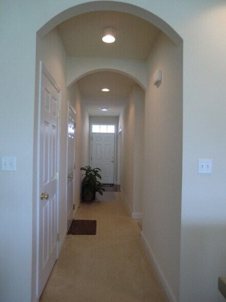 Building Photo - 2128 Red Fox Dr