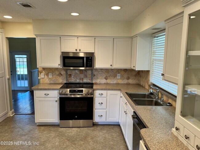 Building Photo - 12352 Toucan Dr