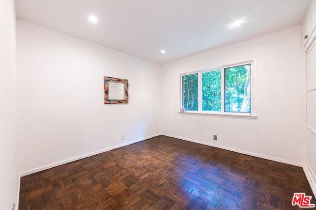Building Photo - 2559 Hutton Dr