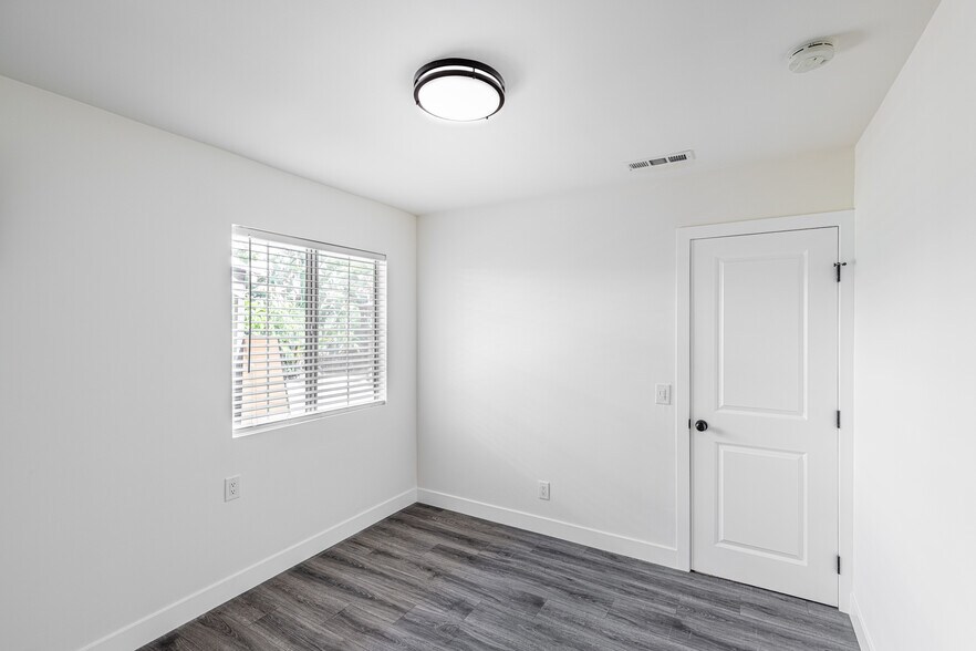 Building Photo - 8143 Hinds Ave