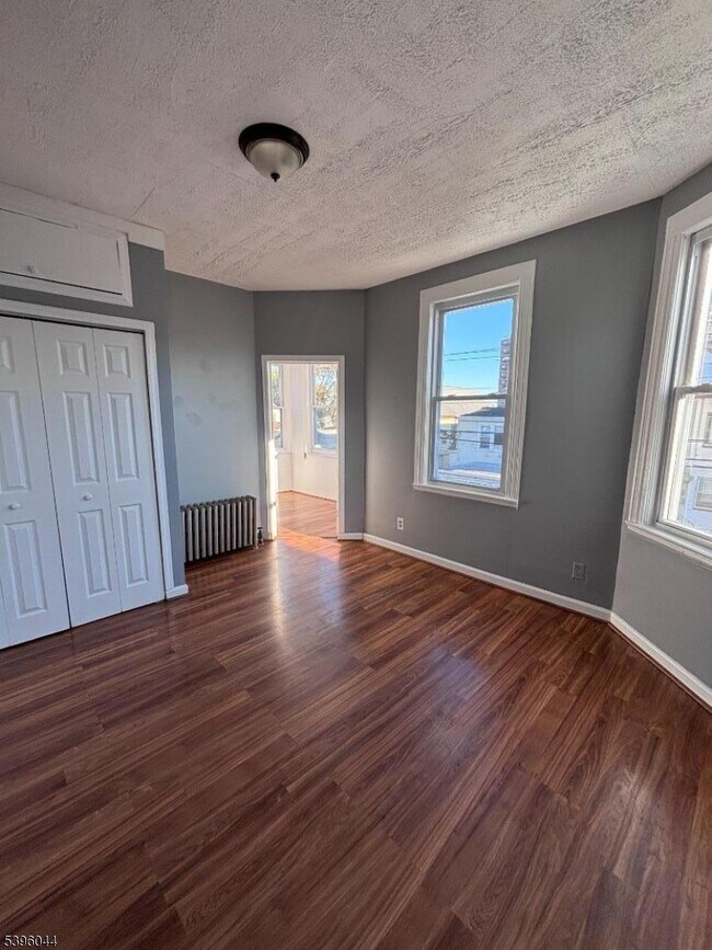 Building Photo - 260-262 Pacific St