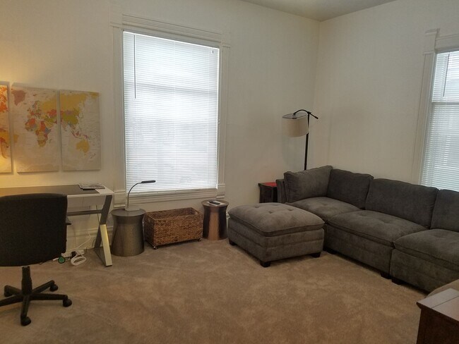 Building Photo - Downtown 2 Story Cottage Monthly Grand Rapids Rental