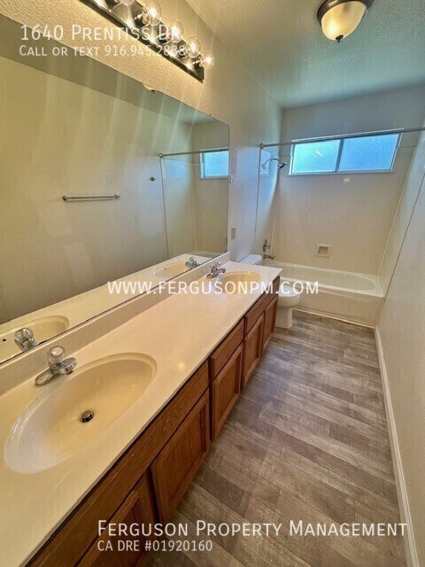 Building Photo - 1640 Prentiss Dr