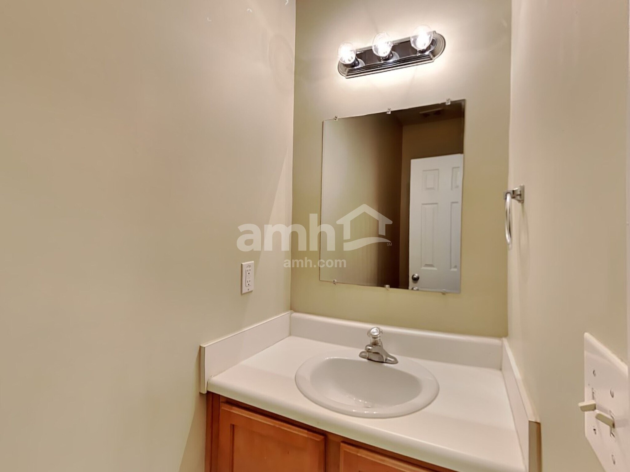 Building Photo - 2 Hidden Meadow Ct