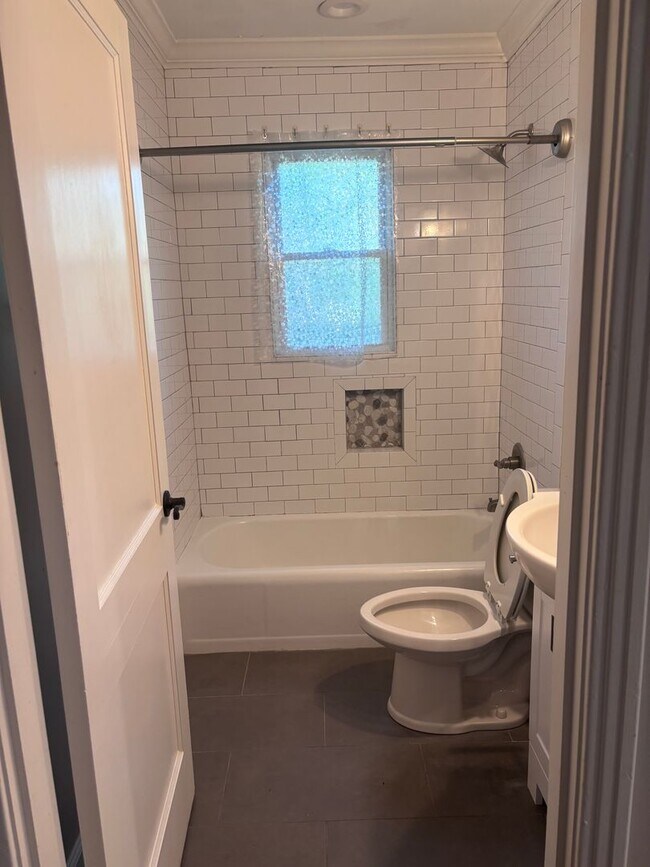 Building Photo - Charming 3-Bedroom Home in Memphis – Move-In Ready!