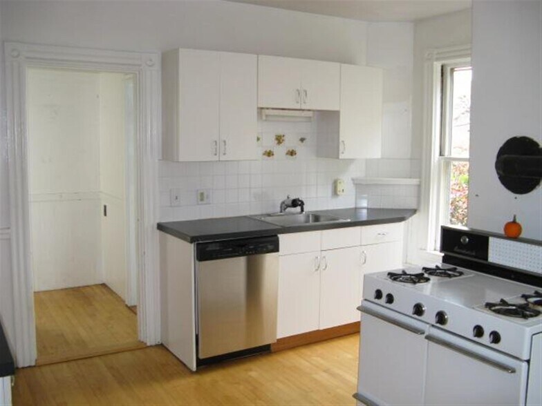 Primary Photo - 30 Elm St