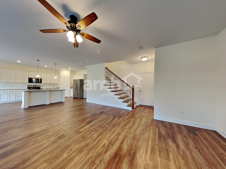 Building Photo - 9013 Ristau Dr