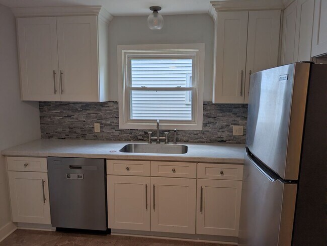 Building Photo - 111 Eastmoreland Dr