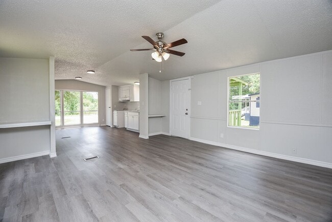 Building Photo - Be part of this cozy community at Roy Harris Loop