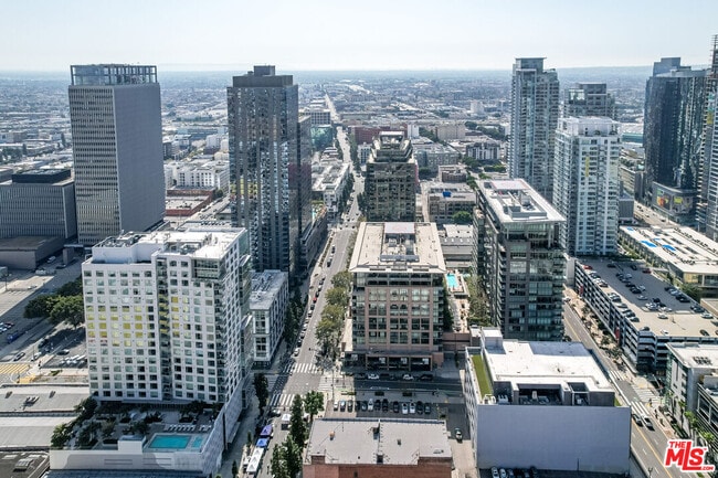 Building Photo - 1111 S Grand Ave