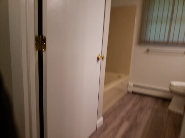 Building Photo - 503 Hancock St