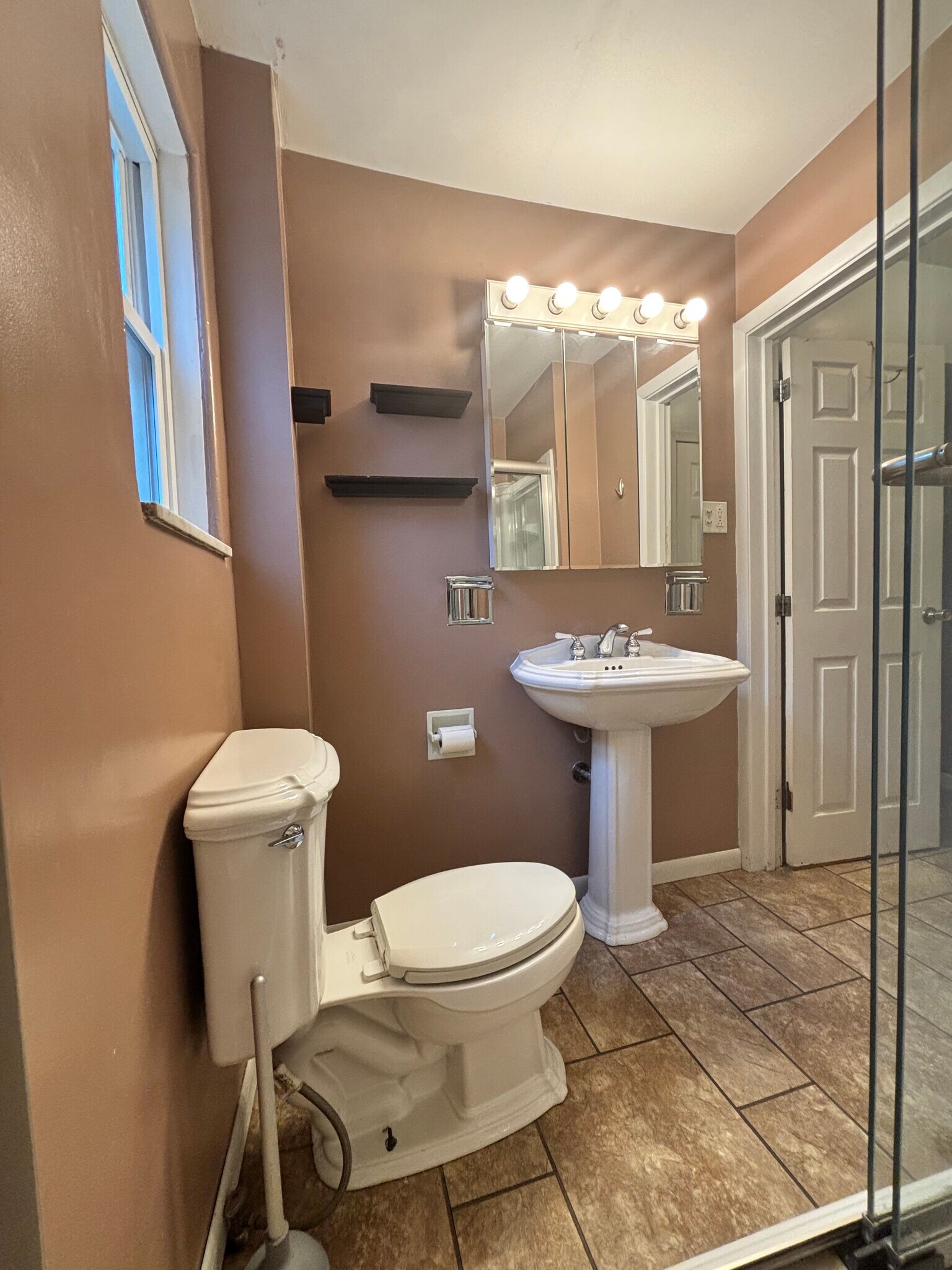 Building Photo - 1915 Jane St