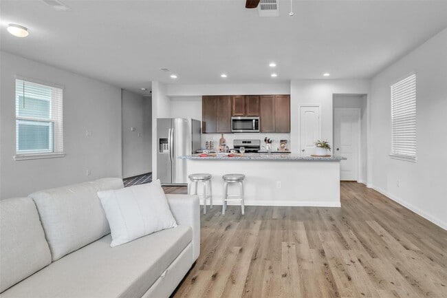 Building Photo - Beautifully maintained 2-story home in the desirable Camillo Lakes community, offering 3 bedrooms...