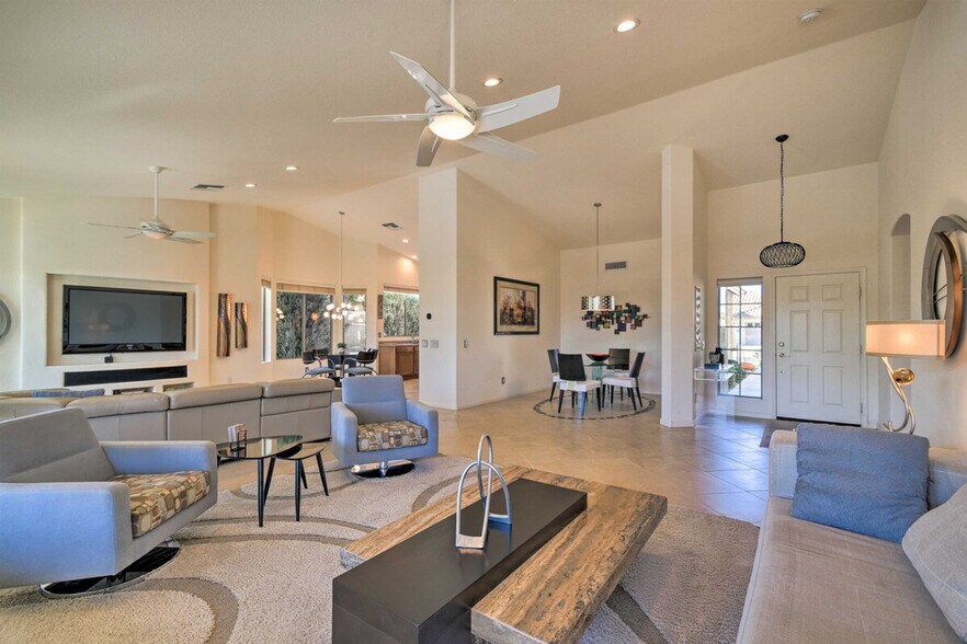 Building Photo - 15999 W Cambridge Ave