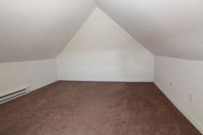 Building Photo - 76 Chestnut St