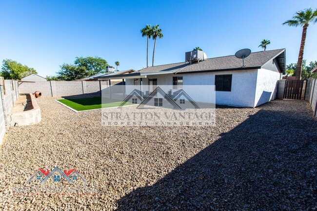 Building Photo - 2526 E Juanita Ave