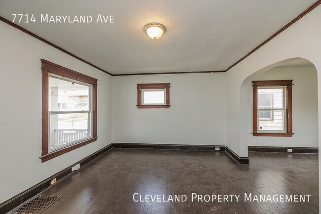 Building Photo - Beautiful Single Family Home!