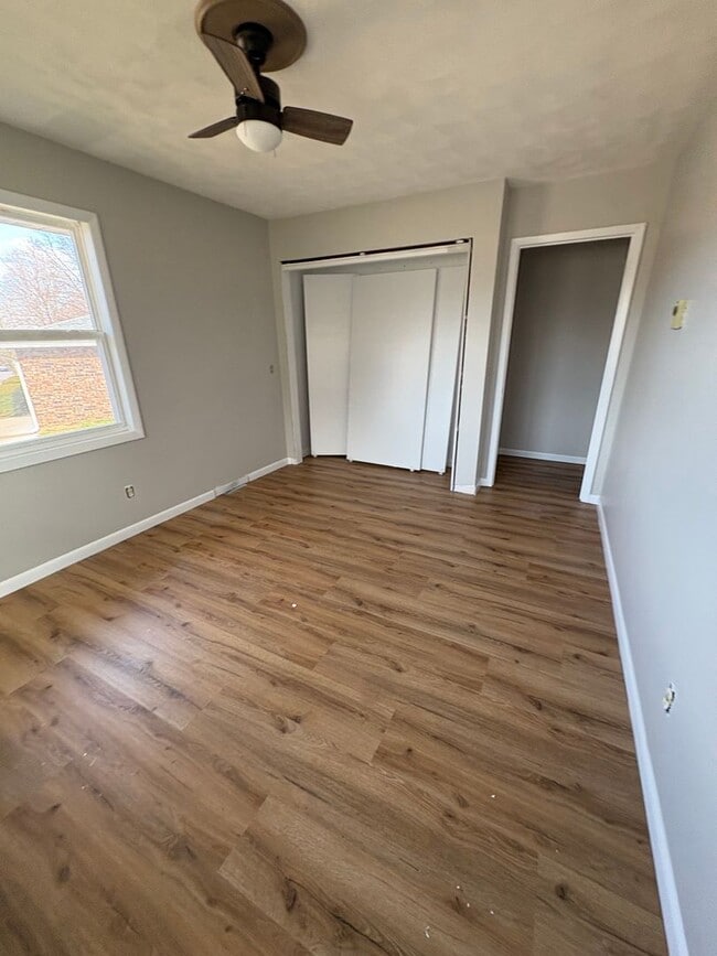 Building Photo - 1303 E Division St