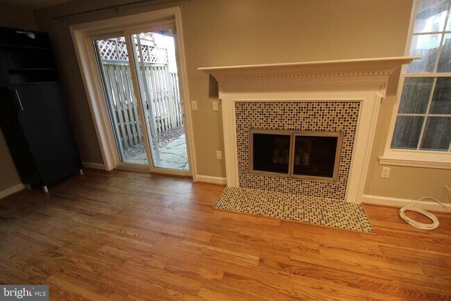 Building Photo - 6055 Meyers Landing Ct
