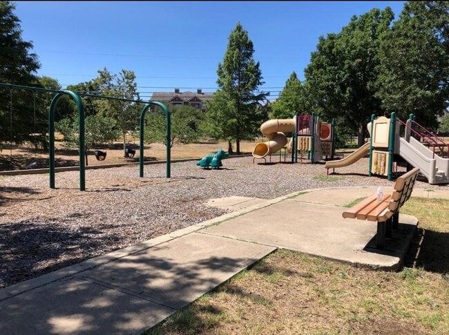 Building Photo - 2018 Redwing Way