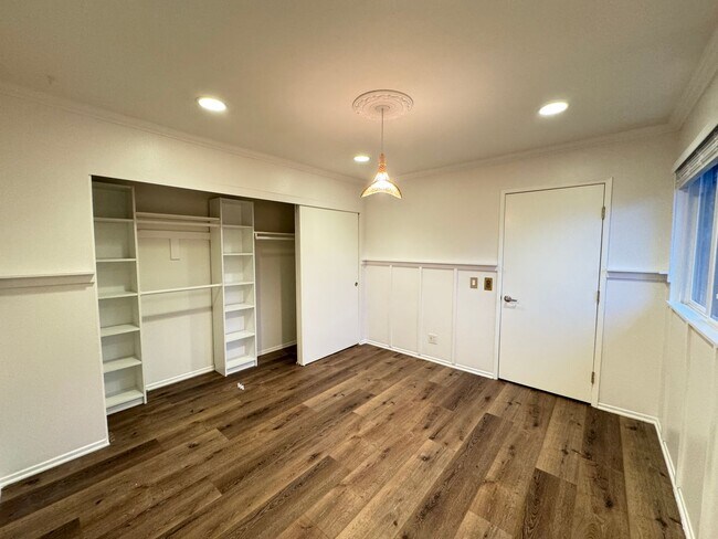 Building Photo - Stunning 5Bd/3.5Ba Home in Laguna Hills with a Pool and Elevator!